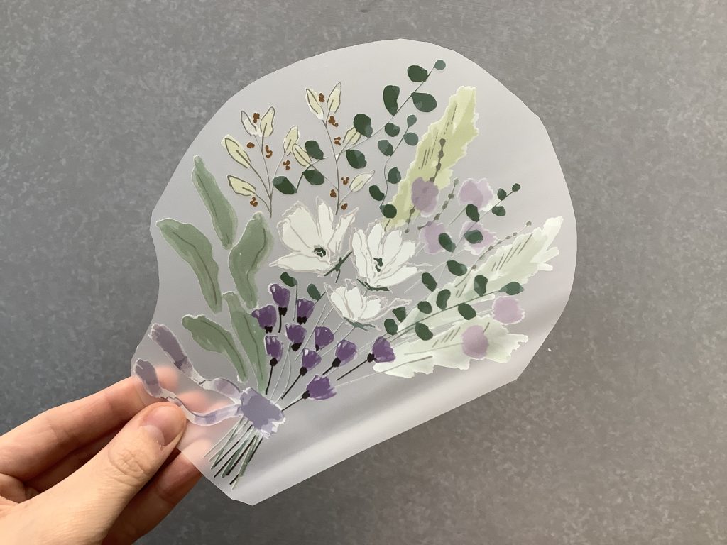 DTF専用フィルム。半透明の台紙にデザインが印刷されて納品される
